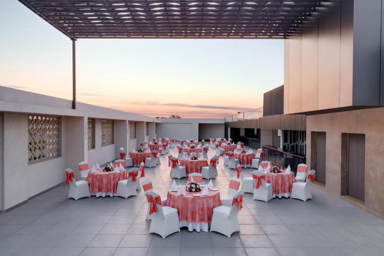 Lemon Tree Hotel Agra Shikohabad Extérieur photo